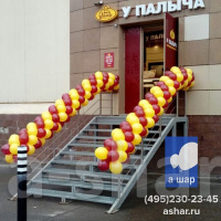 Витая гирлянда из шаров на перила