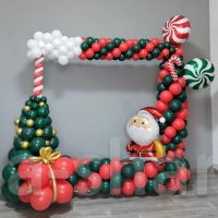 Новогодняя композиция из шаров Рамка
