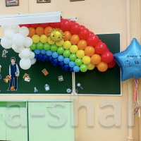 Украшение из шаров на выпускной Радуга и звезда
