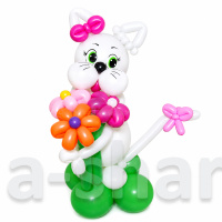 Фигура из шаров Кошечка с весенним букетом