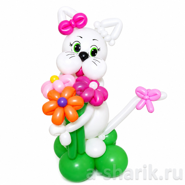 Воздушные шары "Фигура из шаров Кошечка с весенним букетом" - фото