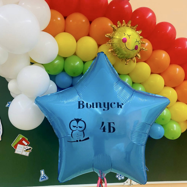Украшение из шаров на выпускной Радуга и звезда