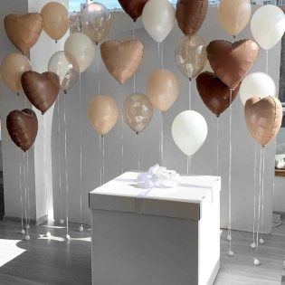 картинка Коробка - сюрприз с воздушными шарами «Карамель и молочный шоколад» магазин Одежда+ являющийся официальным дистрибьютором в России 